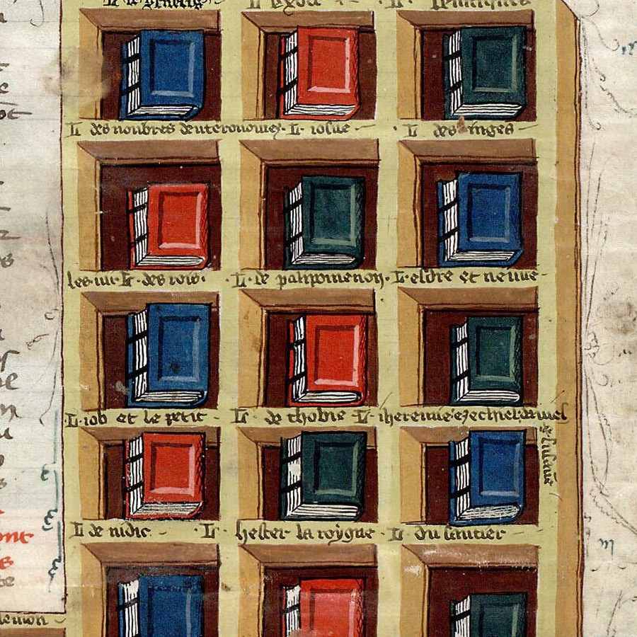 Enluminure représentant une armoire à casiers contenant vingt-cinq livres reliés de bleu, de rouge et de vert, chacun surmonté de son titre manuscrit.