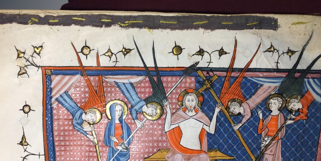 Bande de tissu sombre cousue au fil jaune vif le long du bord supérieur d'une page peinte représentant la Résurrection.