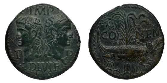 Monnaie de bronze portant deux profils masculins dos à dos.