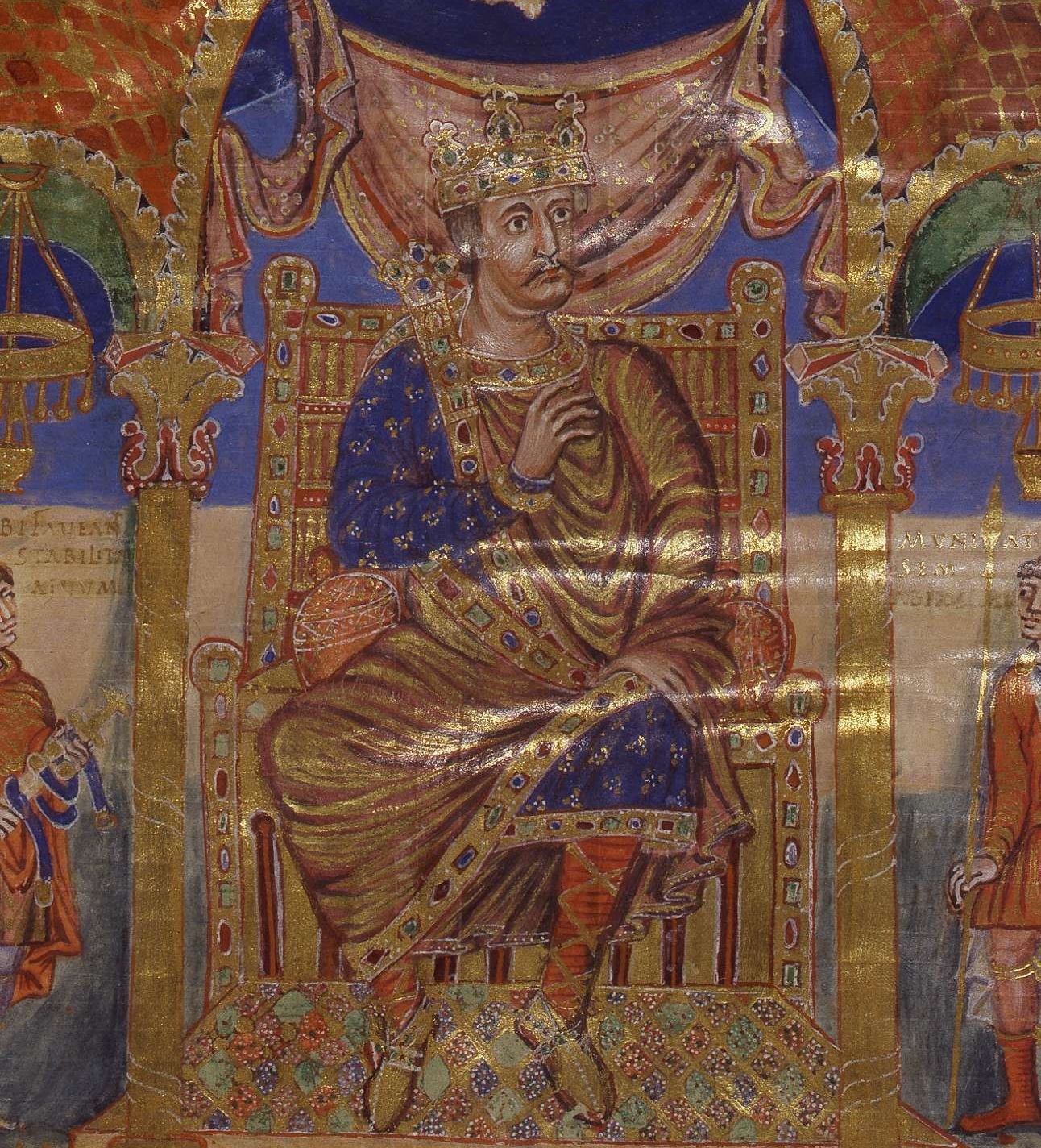 Enluminure en pleine page sur fond d'or : un souverain couronné assis sur un trône, sous un dais soutenu par des colonnes, entouré de personnages.
