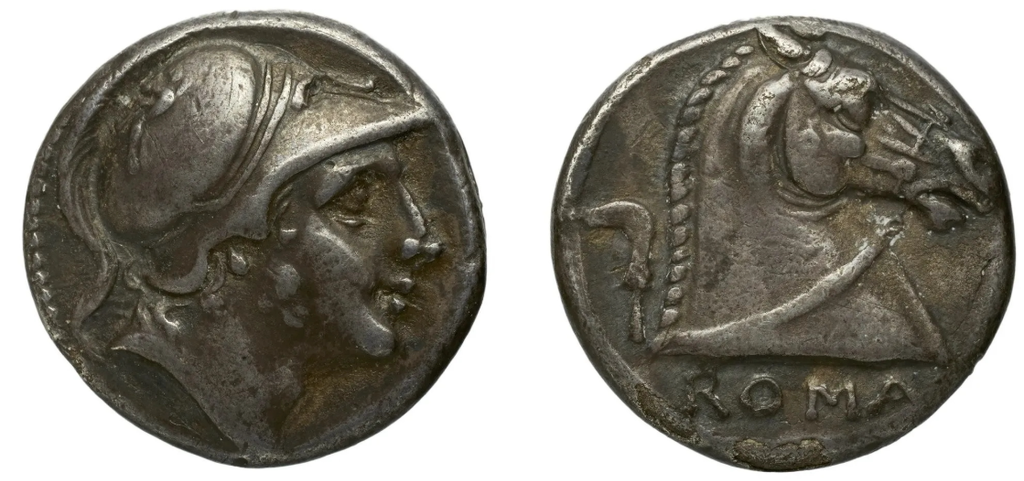 Monnaie d'argent : une tête casquée sur une face, une tête de cheval sur l'autre.